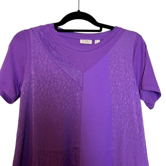 LOGO by Lori Goldstein Purple Short Sleeve High Low Lace Accent Top Sz.XS - Picture 3 of 16